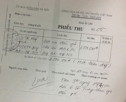 Việc nộp tiền vào Chi cục Thi hành án quận Ba Đình của ông Ích còn nguyên biên lai đóng dấu đỏ từ năm 1999.